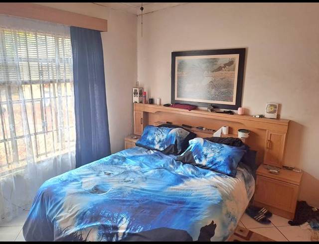 4 BEDROOM HOUSE FOR SALE IN KEMPTON PARK